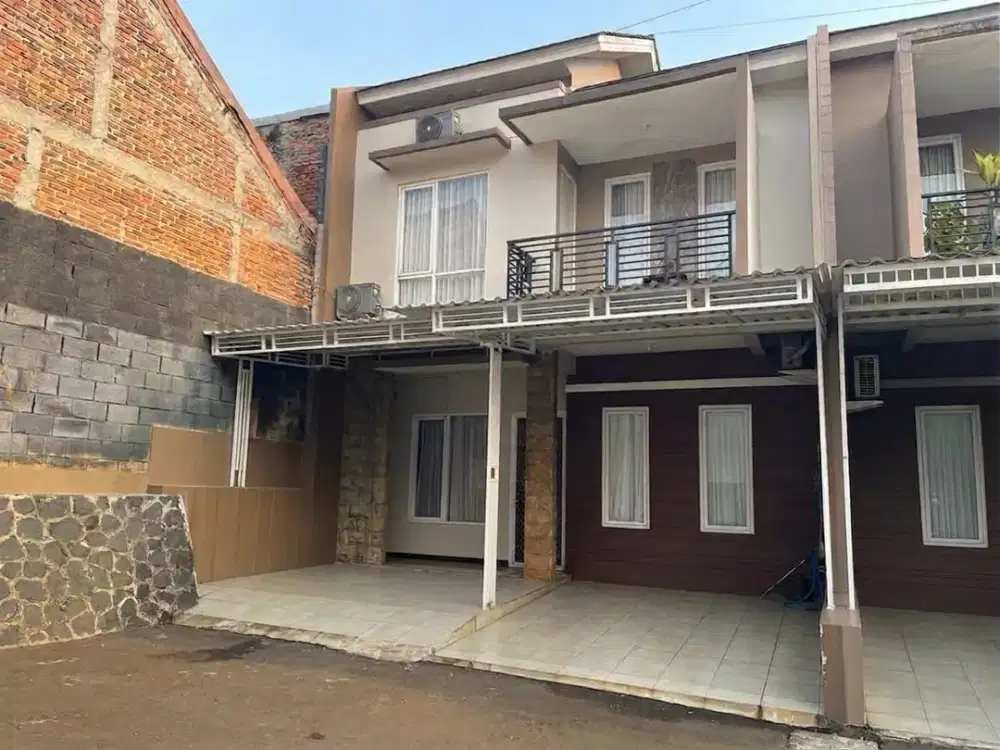 Dijual rumah cantik 2 lantai siap huni