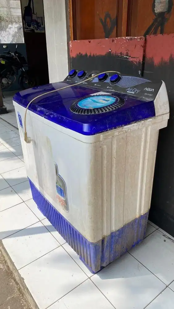 Mesin cuci merk Aqua QWP1250T