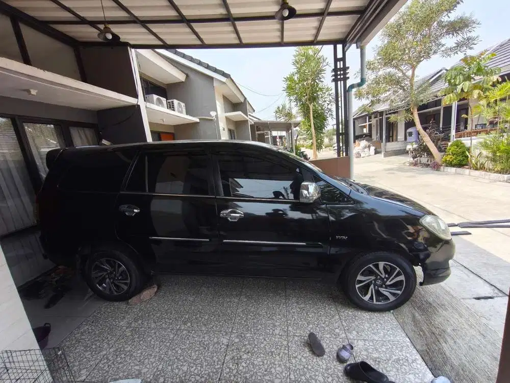 Toyota Kijang Innova 2005 Bensin