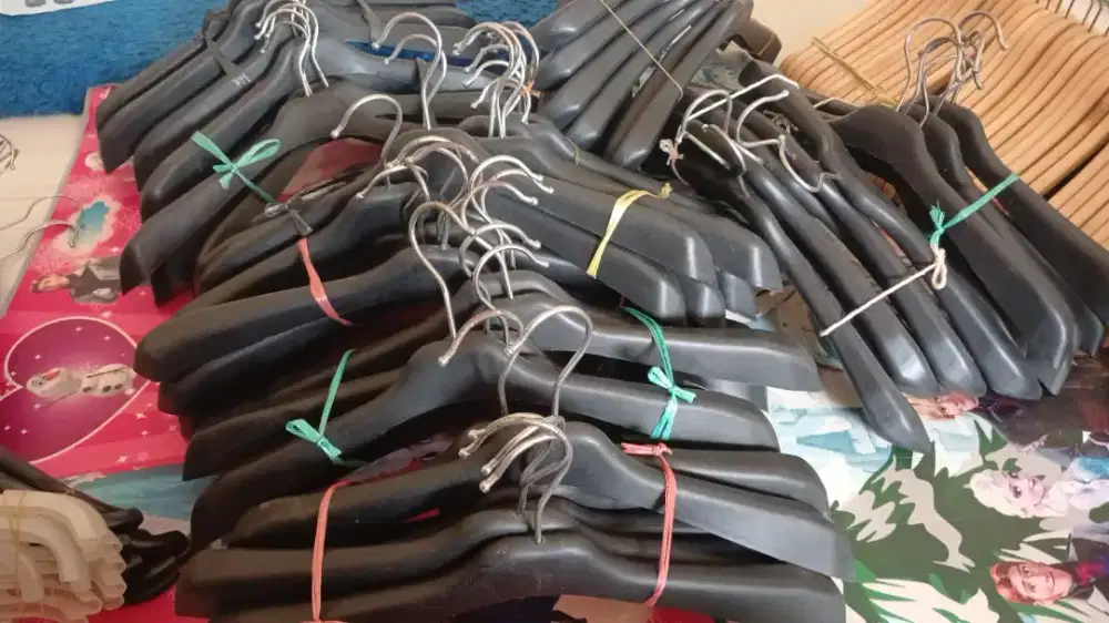 Dijual hanger buat pajangan baju