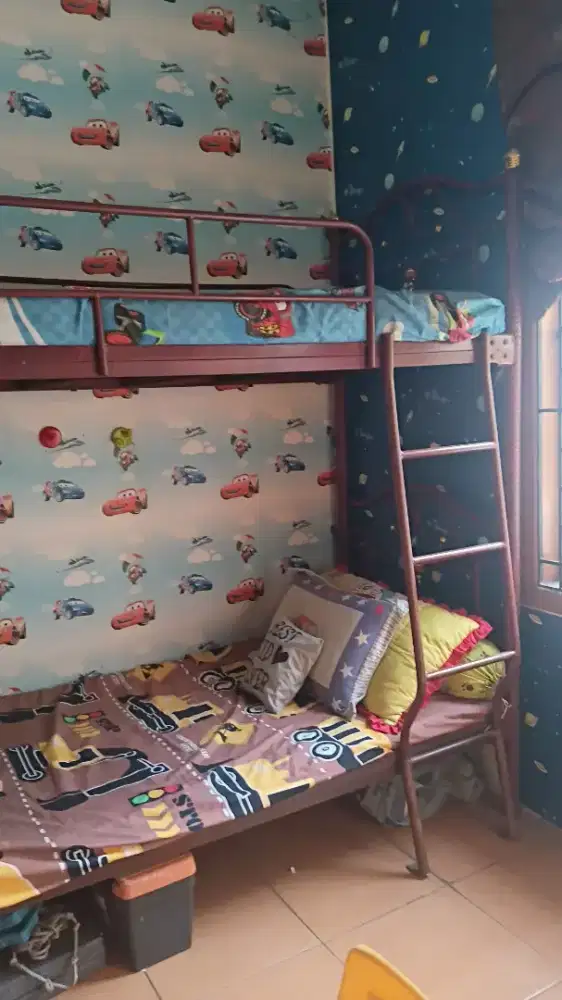 Bunk bed / tempat tidur besi anak anak