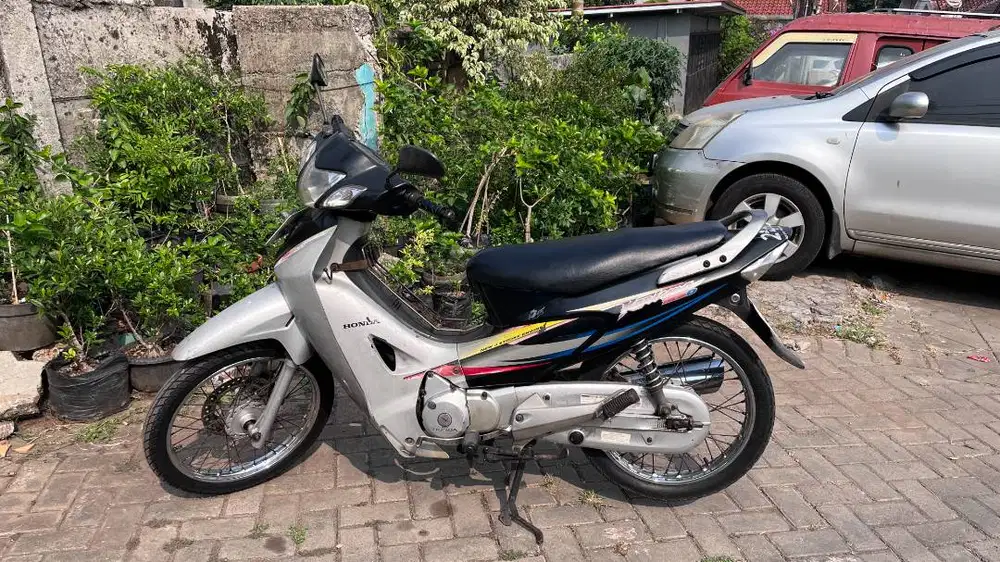 Jual Motor Bekas Honda Karisma 2003