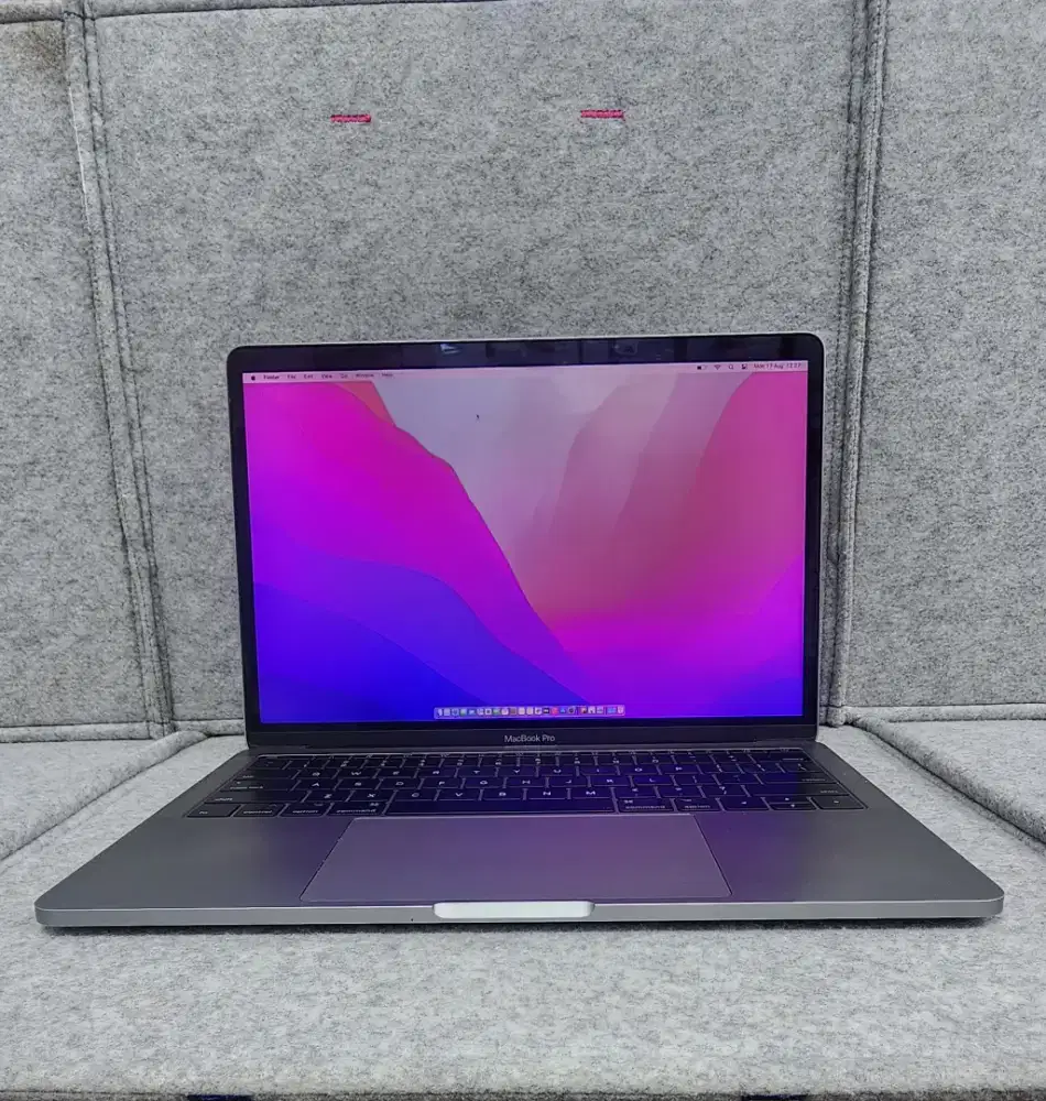 Macbook Pro 2017 8/128 
Space gray