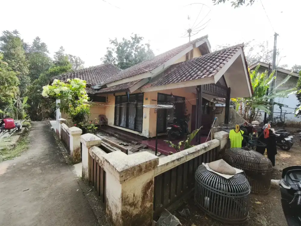 DIJUAL 2 BIDANG TANAH TOTAL 1.328 m² + RUMAH 6 KAMAR
