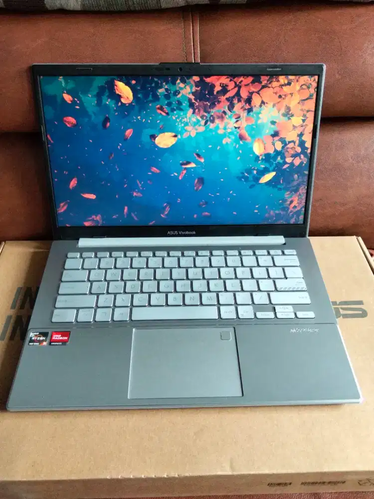 ASUS VIVOBOOK  RYZEN 3 7320U