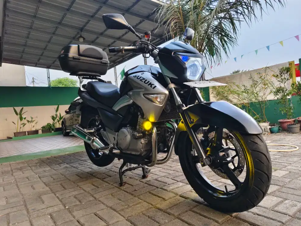 Suzuki INAZUMA 250cc Tahun 2013