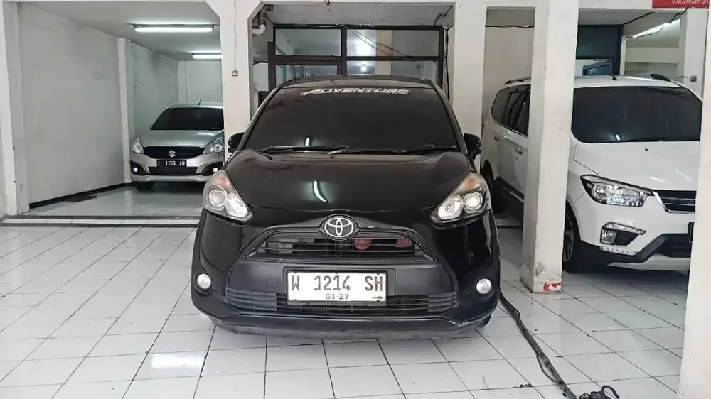 Toyota Sienta Matic 2015