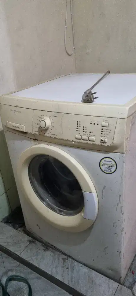 Dijual mesin cuci front loading(bukaan depan)merk Electrolux