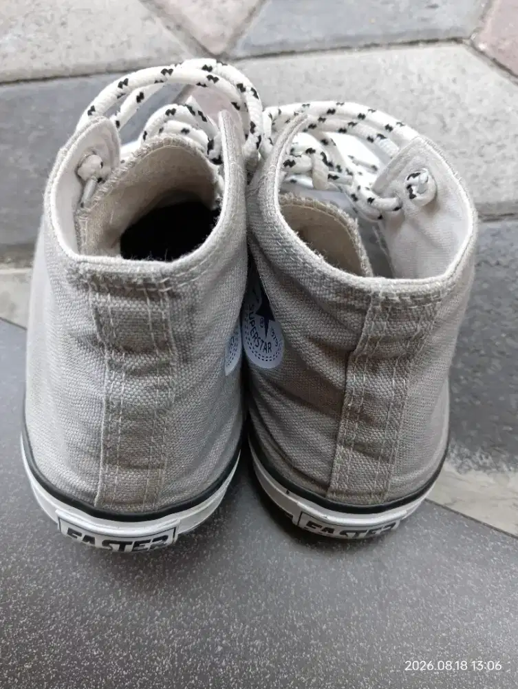 Sepatu Kanvas High