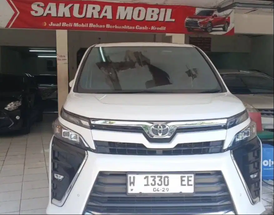 Toyota Voxy matic 2018 bensin