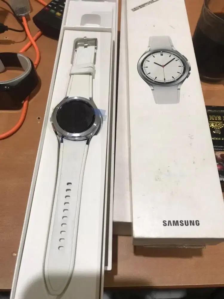 Samsung watch 4 classic white