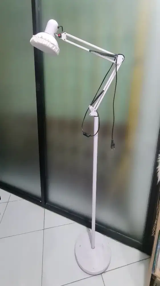 Lampu standing / lampu salon / lampu eyelash