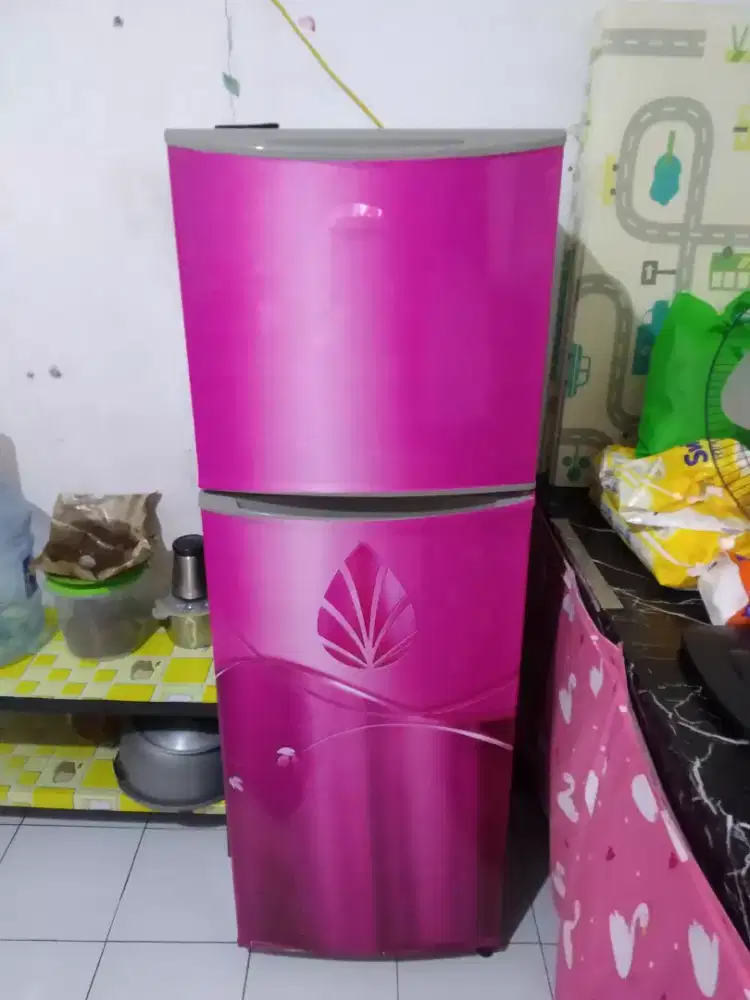 Kulkas merk AQUA 2 pintu