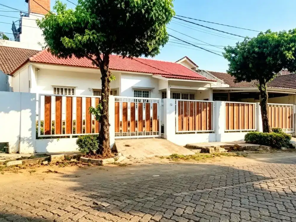 RUMAH MEWAH DENGAN KOLAM RENANG PRIBADI DI KEMANG PRATAMA