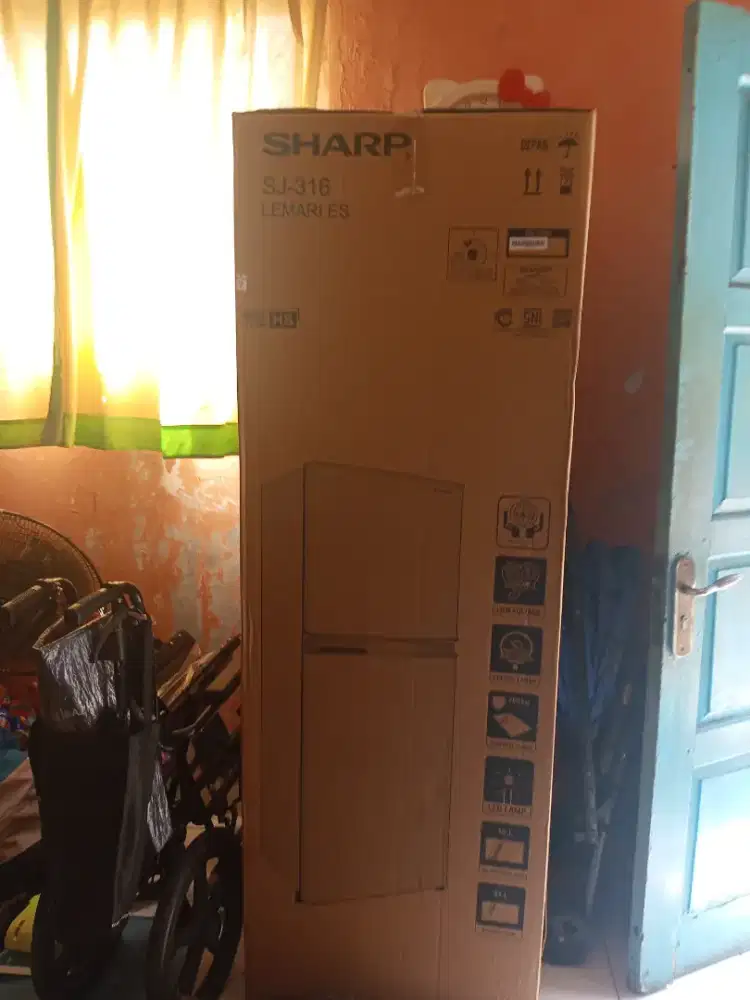 Lemari es Sharp