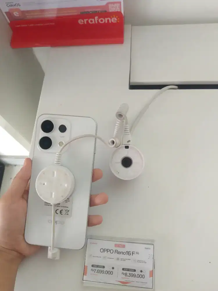 Menjual Handphone Merek Oppo