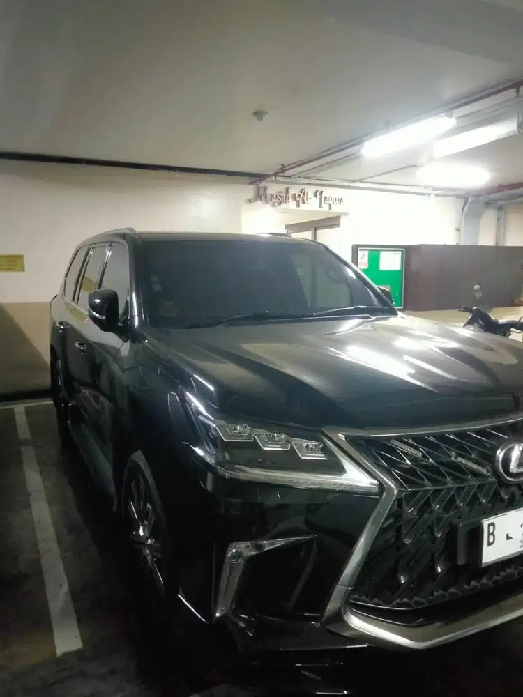 Lexus LX570 Sport 4x4 AT 2019