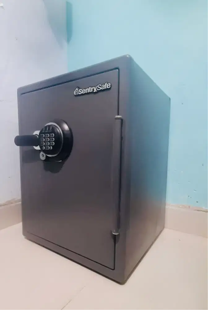 Brankas Tahan Api & Air Digital Sentry Safe STW205GYC Grey - Bekas