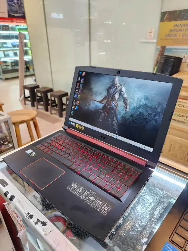 Acer nitro 5 AN515-51 core i5 gen 7 vga gtx 1050 4 GB ram 16 ssd 512
