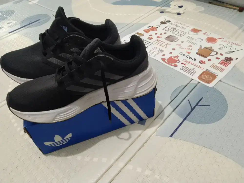 Sepatu Adidas Size 43 1/3