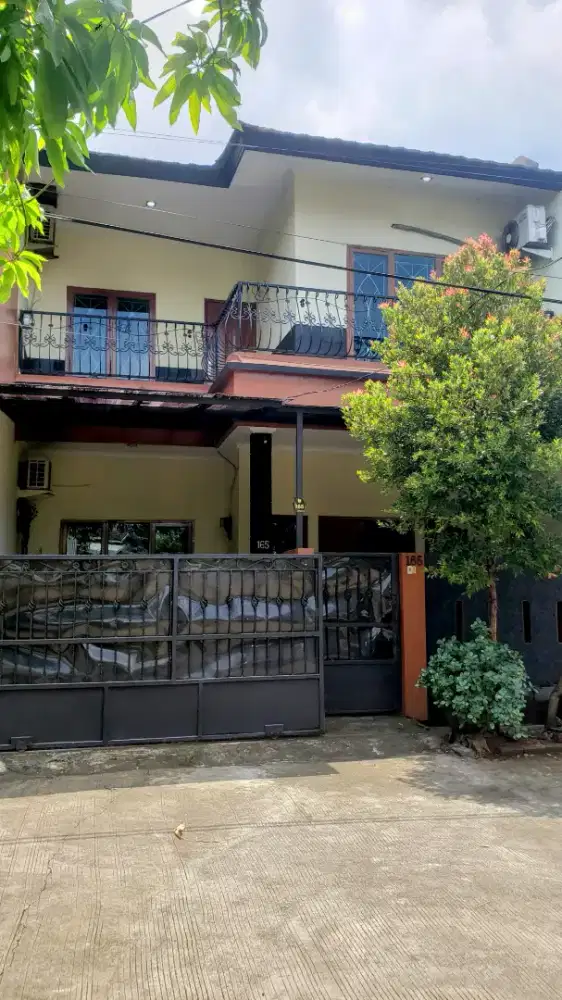 Di sewakan rumah 2 lantai 5 kamar rawalumbu jembtan 9,5 anti banjir