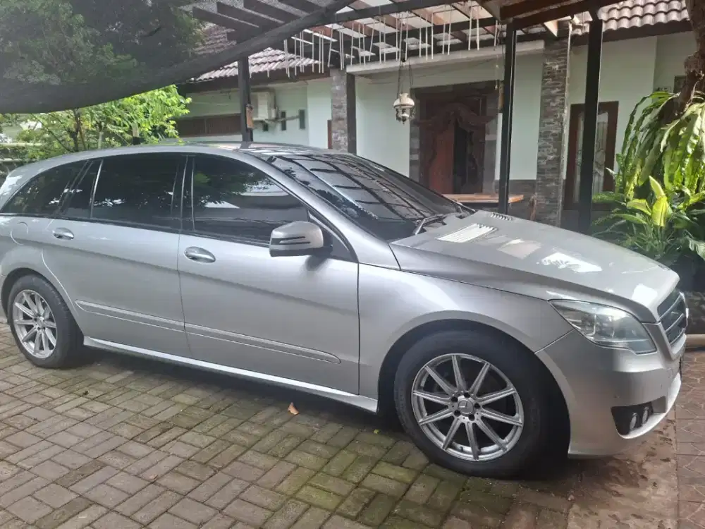 Mercedes-Benz R300 Station Wagon, unit dan warna langka, pribadi