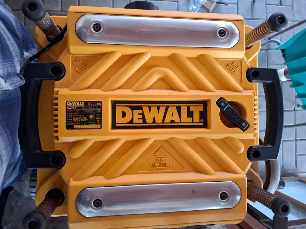 MESIN SERUT KAYU DEWALT DW735