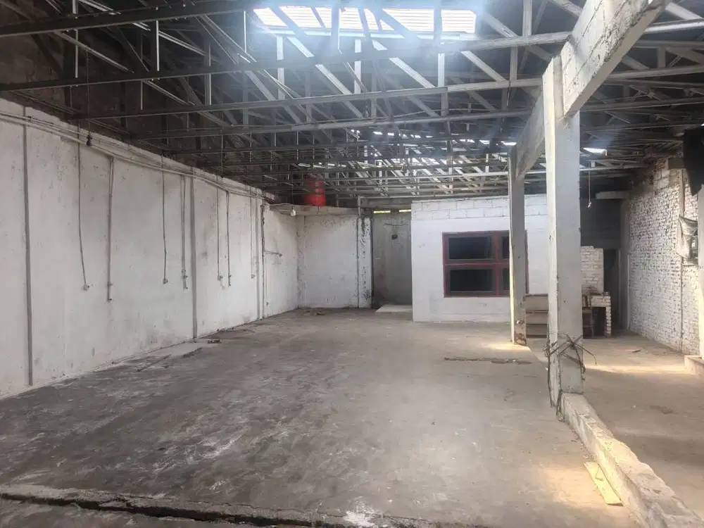 Disewakan Ruang Usaha Ex Showroom di Pasirluyu Sayap BKR Bandung