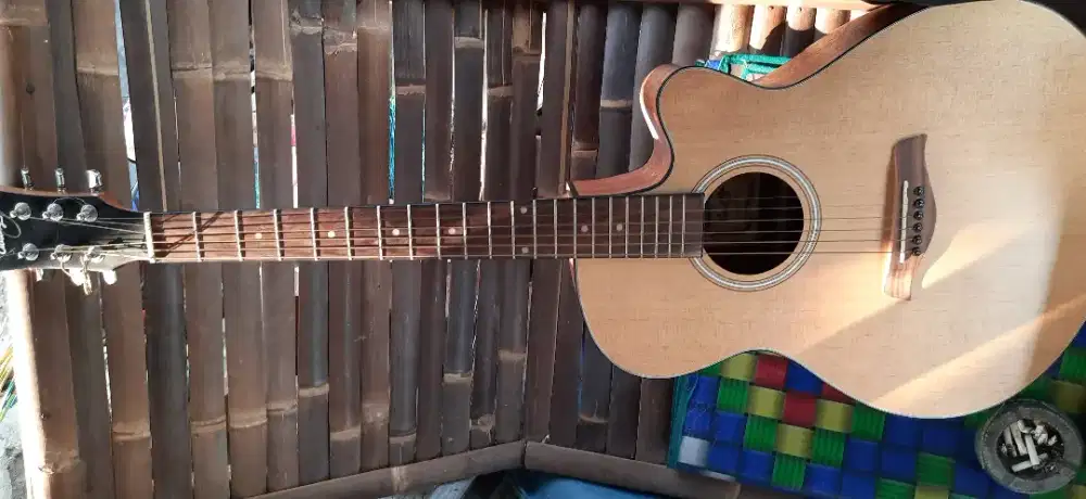 Gitar akustik elektrik