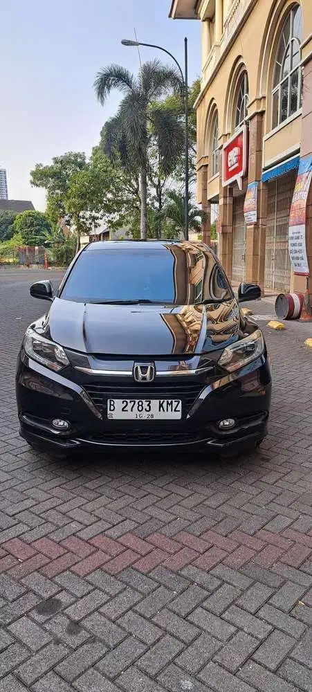 Honda HR-V 1.8 Prestige Panoramic Hitam Matic