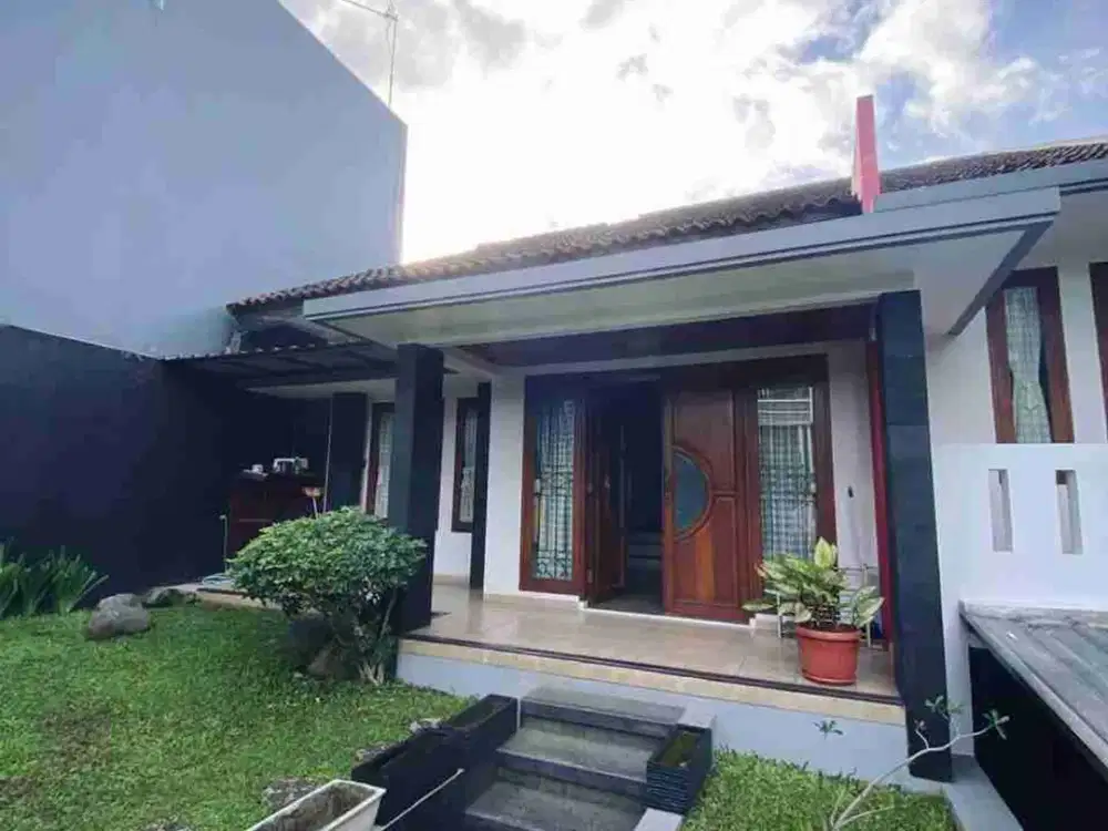 Rumah Lux Semi Furnished Siap Huni dalam Komplek Setra Duta