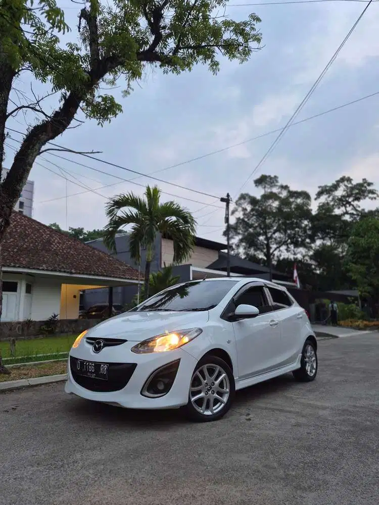 MAZDA 2 1.5 R MATIC (AT) 2011