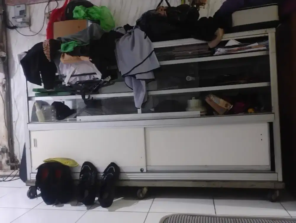 Etalase Bekas Konter HP