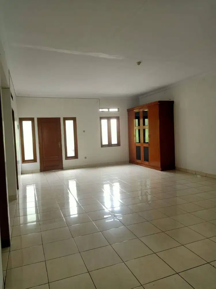 Disewakan Rumah Lokasi Strategis di (Mainroad) Antapani Bandung