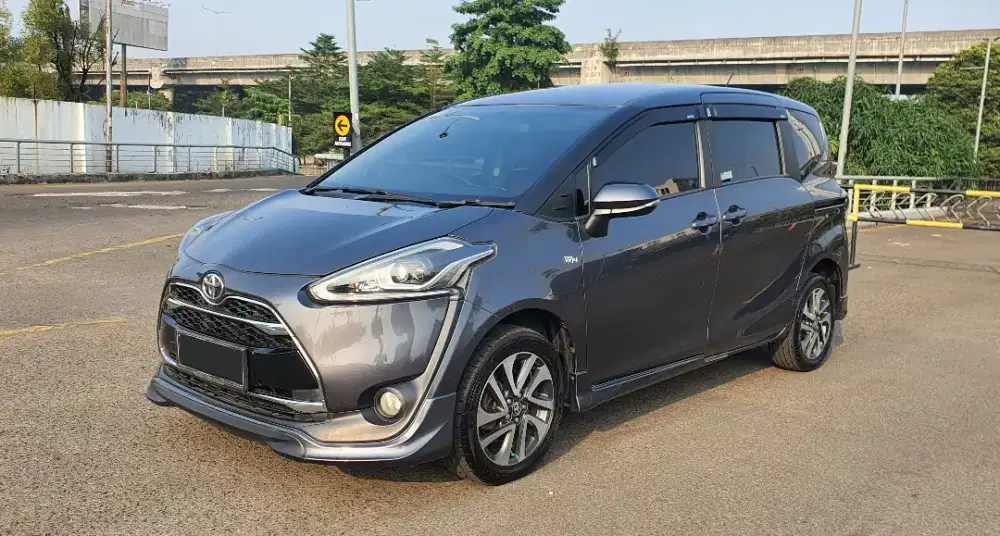 Toyota sienta Q matic 2016