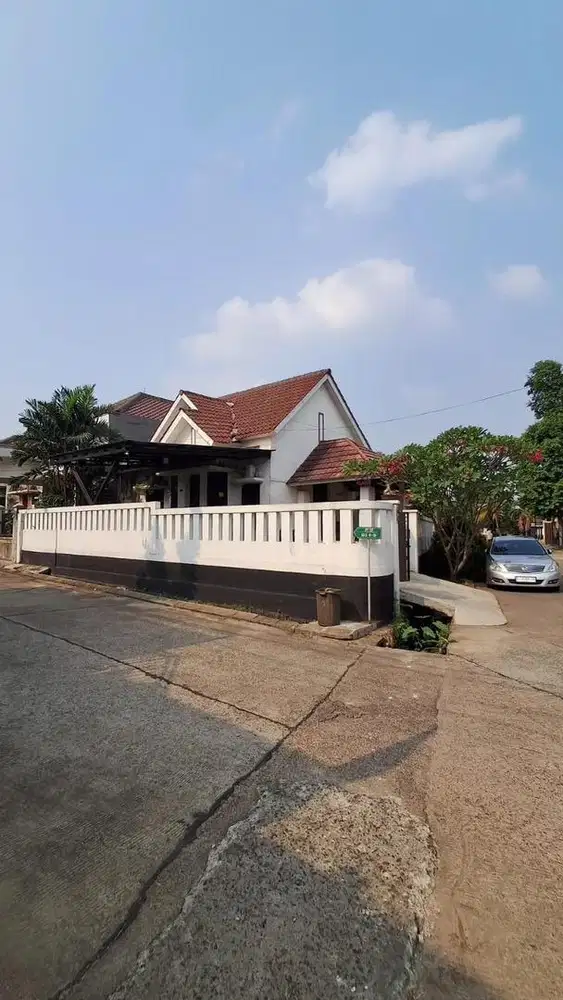 Di jual rumah 1 lantai posisi hook di bukit golf