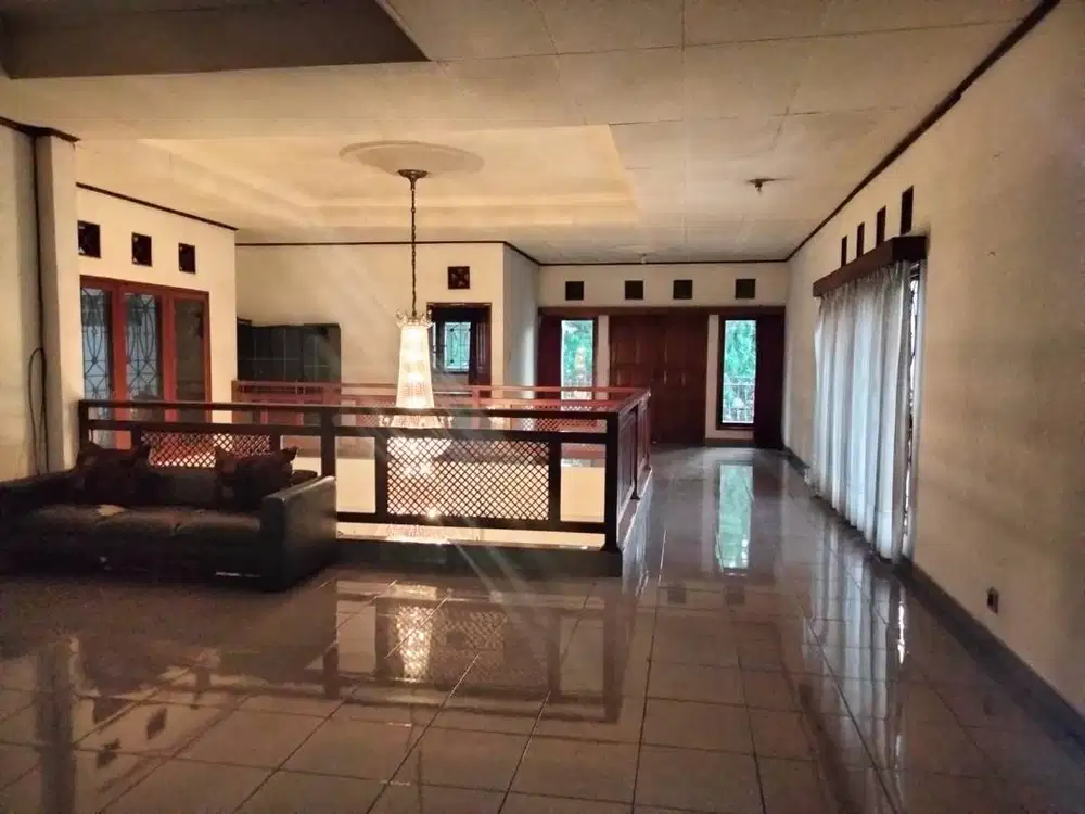 Disewakan Rumah 3 Lantai Kawasan Elite di Sukagalih Bandung