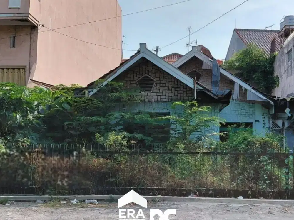 Jual Rumah Hitung Tanah Tengah Kota Selangkah Dari Simpang Lima di Seroja