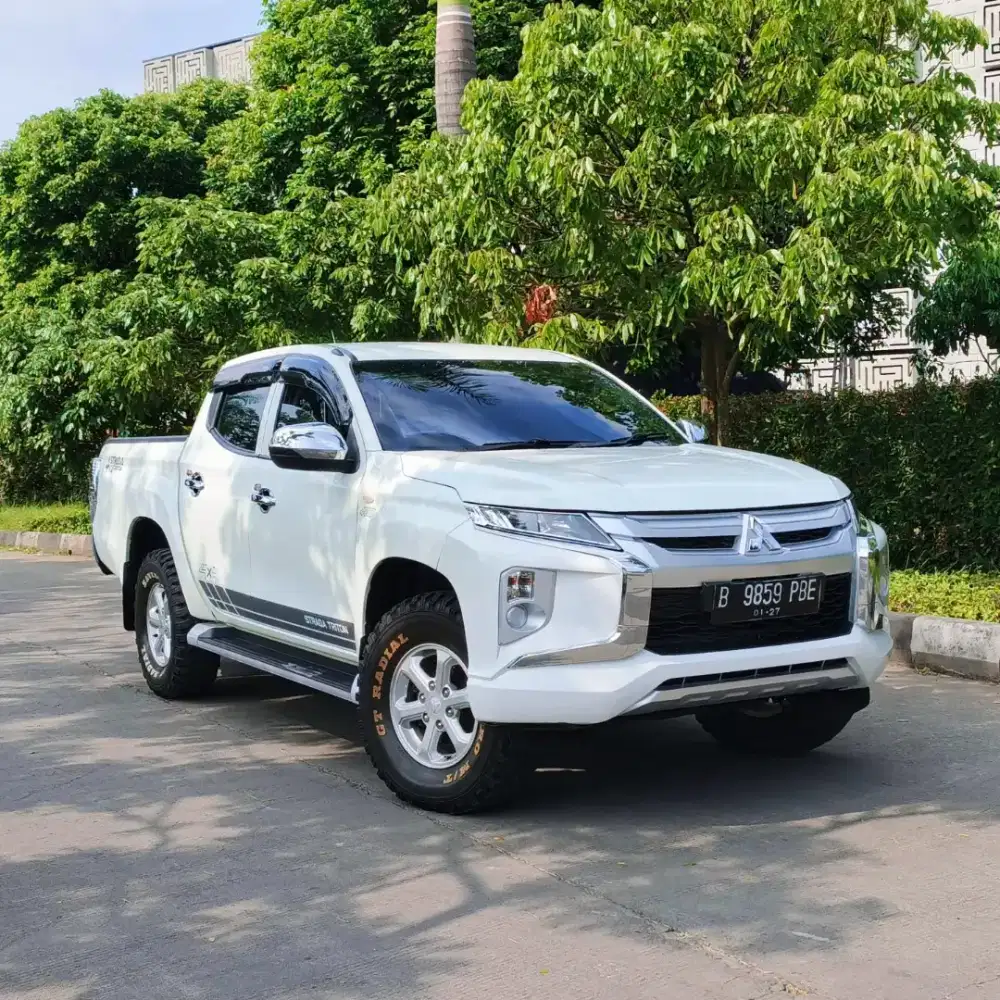Mitsubishi Triton 4x4 double cabin tahun 2021 dp 20 jt