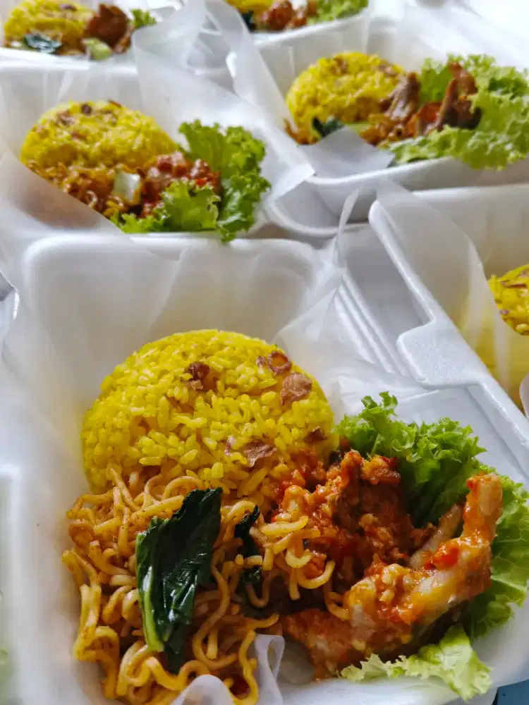 Terima pesanan nasi box mulai dari 10k