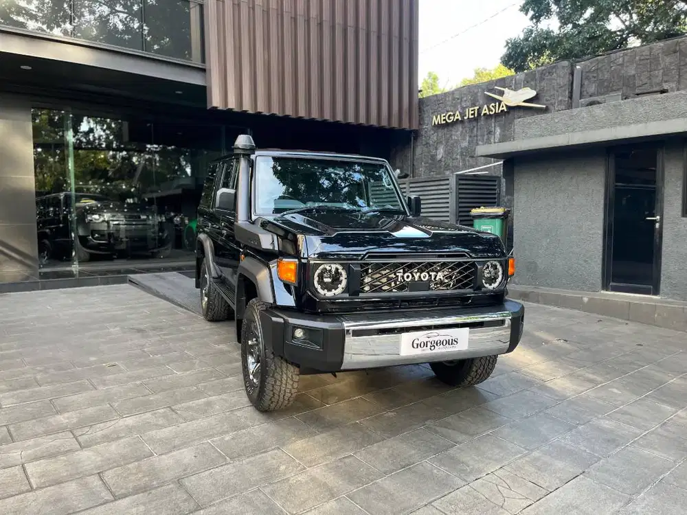 Land Cruiser 70 LX Wagon  A/T NIK 2026