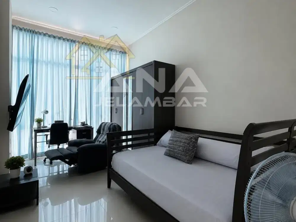 ANA RUMAH UK 5X15M SPLIT LEVEL DI KOMPLEK KAVLING POLRI JELAMBAR