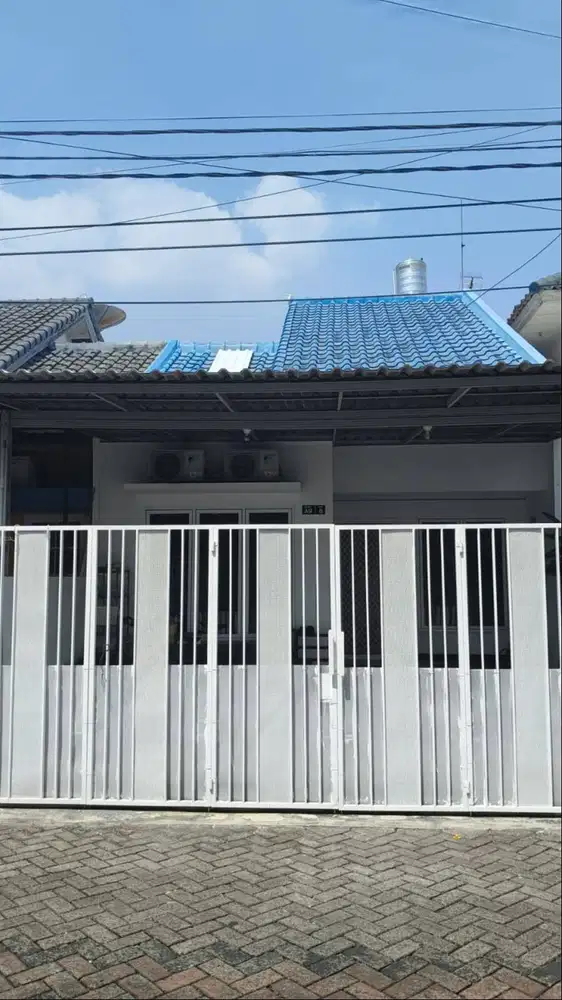 DISEWAKAN TANPA PERANTARA, RUMAH BARU RENOV, SEMI FURNISHED -SIAP HUNI