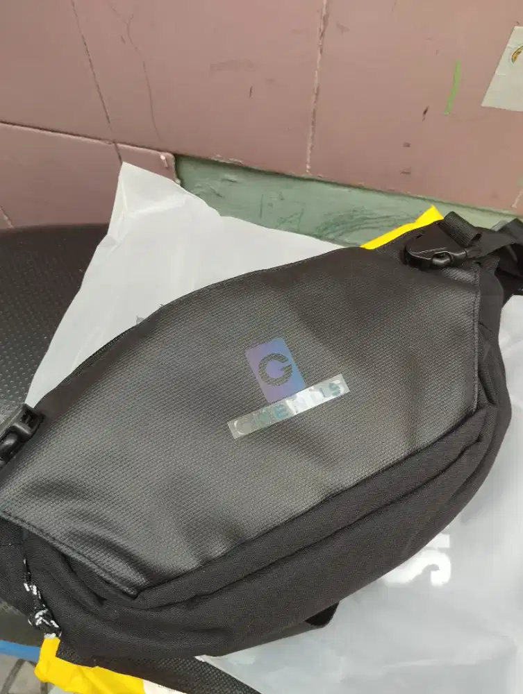 Tas selempang dan breket plat ARM
