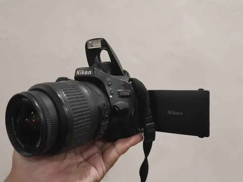 Kamera dslr Nikon D5100 Layar Lipat