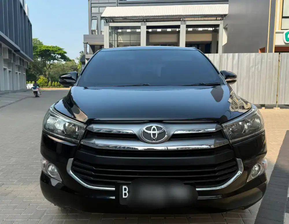 TOYOTA INNOVA REBORN 2.0 V LUXURY BENSIN AT 2016 HITAM LOW KM