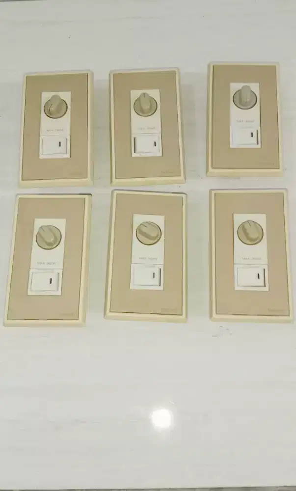 Set dimmer & switch lampu merek National