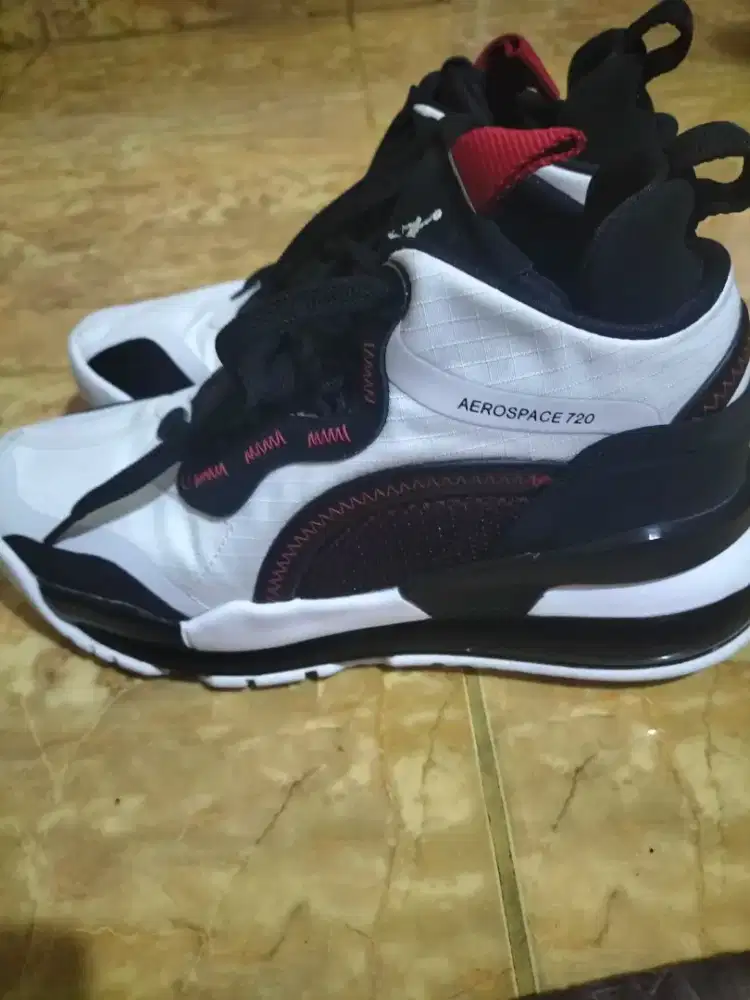 Sepatu Air Jordan aerospace 720