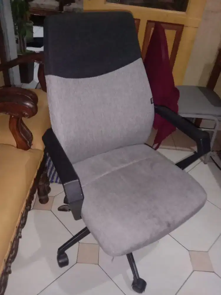 Kursi kantor merk Informa