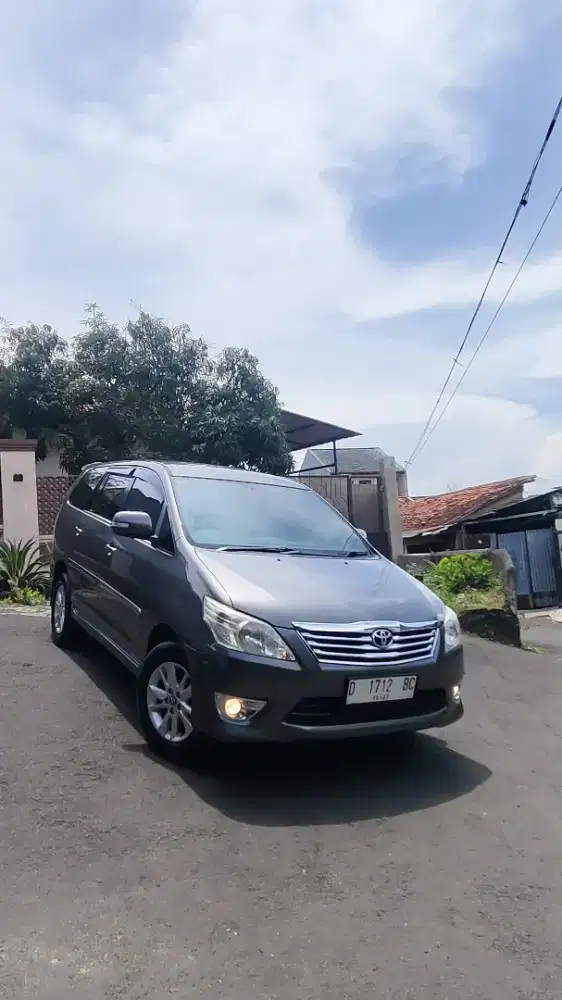 Kijang innova 2012 V 2.0 AT